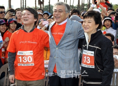 ▲  왼쪽부터 무소속 안철수, 민주통합당 문재인, 새누리당 박근혜 대선 후보@안철수캠프