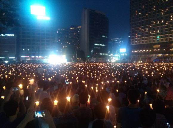 지난 8월 10일 5만 명(시국회의 추산, 경찰 추산 최대 1만 6천명)이 참석한 촛불집회 모습. /폴리뉴스 이성휘 기자 noirciel@polinews.co.kr 