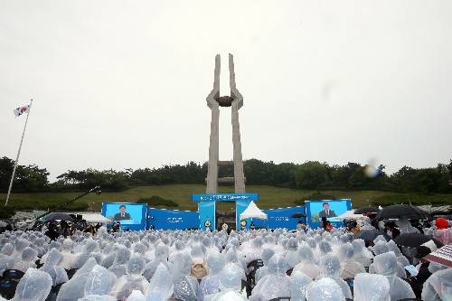 18일 오전 광주 북구 운정동 국립 5·18민주묘지에서 5·18 기념식이 열리고 있다. (사진제공=연합뉴스) 