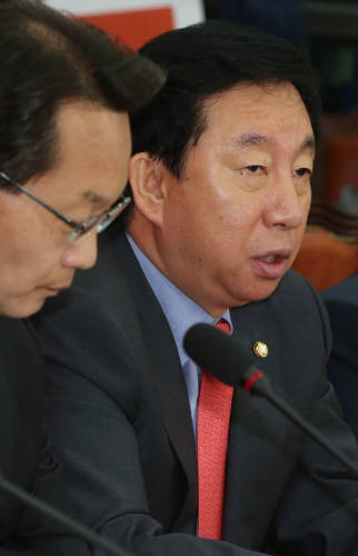 김성태 새누리당 의원이 25일 국회법에 대해 대통령이 거부권을 행사한 것이 유승민 원내대표가 책임질 일은 아니라고 말했다. 