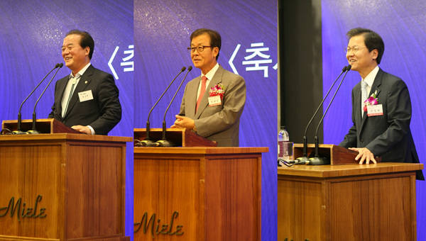 26일 폴리뉴스 창간 15주년 기념식에 참석한 내외빈들의 축사가 이어졌다. 사진은 왼쪽부터 정갑윤 국회 부의장, 원혜영 의원, 천정배 의원.  