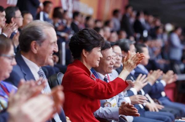 박근혜 대통령은 3일 오후 광주유니버시아드 주경기장에서 열린 제28회 광주하계유니버시아드대회 개회식에 참석해 개회 선언을 했다.[사진=청와대 페이스북] 
