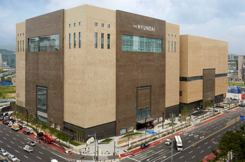 지난 21일 개장한 현대백화점 판교점은 수도권 백화점 가운데 최대 영업면적을 자랑한다. <사진=현대백화점 제공></div> 