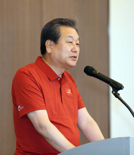  김무성 새누리당 대표는 1일 국회 선진화법에 대해 “우리 미래가 나빠진다면 국회 선진화법 때문이라고 생각될 정도로 망국병”이라고 말했다. 