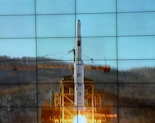 북한이 7일 오전 발사한 장거리 로켓(미사일)은 5천500km∼1만km 날아가는 대륙간탄도미사일(ICBM)급 미사일인 것으로 합참은 추정하는 것으로 알려졌다.<서울=연합뉴스></div> 