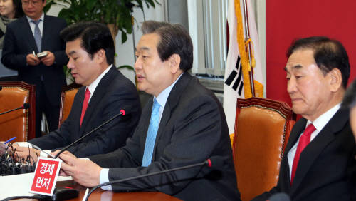 새누리당 김무성 대표가 17일 오전 국회에서 열린 최고중진연석회의에서 모두 발언을 하고 있다.<사진=연합뉴스></div> 