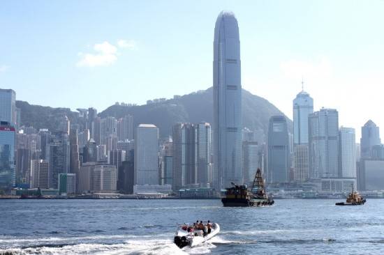 홍콩거래소를 통해 선전거래소 종목을 거래할 수 있는 선강퉁 시장이 올 하반기에 열릴 전망이다. 사진은 홍콩 전경. 