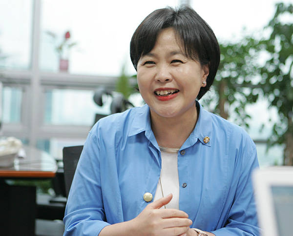 송희경 새누리당 의원이 지난 19일 본지와 인터뷰를 갖고 있다.<사진=이은재 기자></div> 
