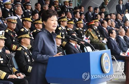박근혜 대통령이 제 68주년 국군의 날 행사에서 기념사를 하고 있다.<사진=연합뉴스></div> 