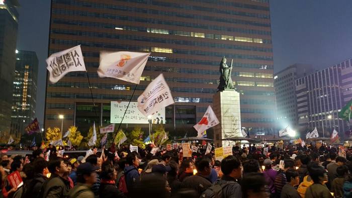 지난 5일 서울 광화문에서 열린 박근혜 대통령 퇴진을 요구하는 촛불집회 모습[사진=폴리뉴스] 