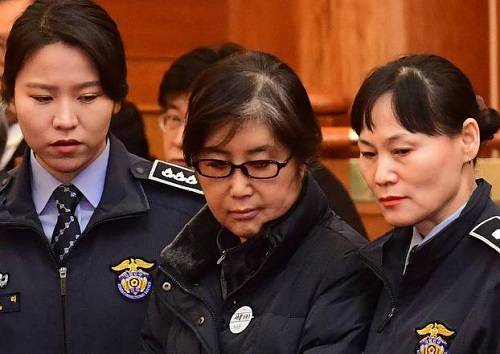 박근혜 대통령 탄핵심판 증인으로 헌법재판소에 출석한 최순실씨는 자신의 국정농단 혐의들에 대해 전면 부인했다.[사진=연합뉴스] 
