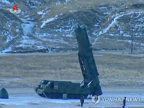 북한 조선중앙TV가 13일 중장거리탄도탄 미사일 '북극성 2형' 발사장면을 담은 영상을 공개했다 / 연합뉴스 