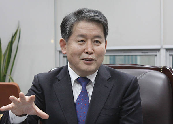 더불어민주당 김경협 의원이 지난 15일 국회 의원회관에서 '폴리뉴스'와 인터뷰를 가졌다.(사진=폴리뉴스 이은재 기자) 