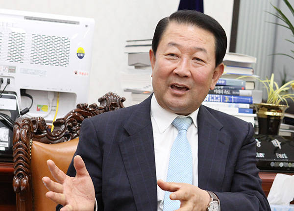 박주선 국민의당 공동선거대책위원장이 지난 18일 폴리뉴스와 인터뷰를 가졌다.<사진 폴리뉴스 이은재 기자></div> 