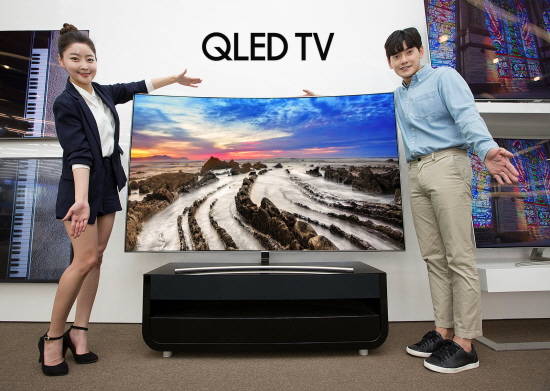 삼성전자 QLED TV 'Q8(커브드)' 75형.<사진=삼성전자 제공> 