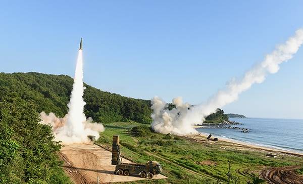 한미 양국 군이 북한의 대륙간탄도미사일(ICBM) 도발에 대응해 지난달 29일 한미미사일 연합 무력시위를 펼쳤다. 