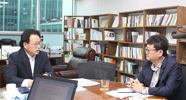 더불어민주당 박광온 의원이 지난 18일 국회의원회관에서 '폴리뉴스'와 인터뷰를 가졌다.<사진 폴리뉴스 이은재 기자></div> 