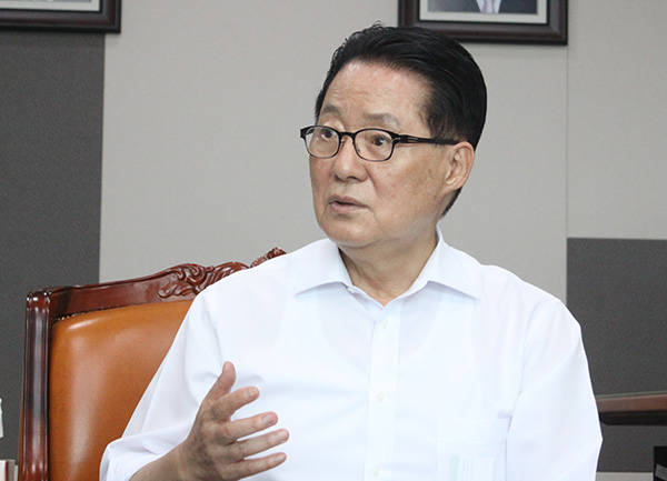 국민의당 박지원 전 대표가 지난 22일 국회 의원회관에서 '폴리뉴스'와 인터뷰를 가졌다.<사진=폴리뉴스 이은재 기자></div> 