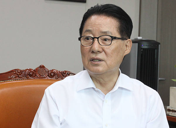 국민의당 박지원 전 대표가 지난 22일 국회 의원회관에서 '폴리뉴스'와 인터뷰를 가졌다.<사진=폴리뉴스 이은재 기자></div> 