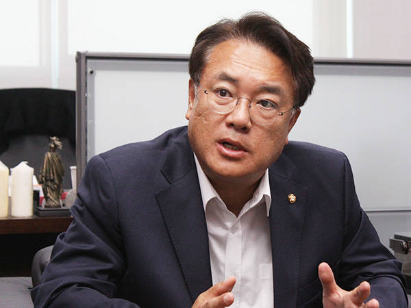 정진석 자유한국당 의원 <사진 폴리뉴스DB></div> 