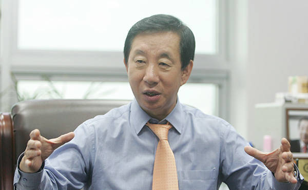 자유한국당 김성태 원내대표가 23일 '폴리뉴스'와의 인터뷰에서 강력한 대여 투쟁 의지를 밝혔다.<사진 이은재 기자></div> 
