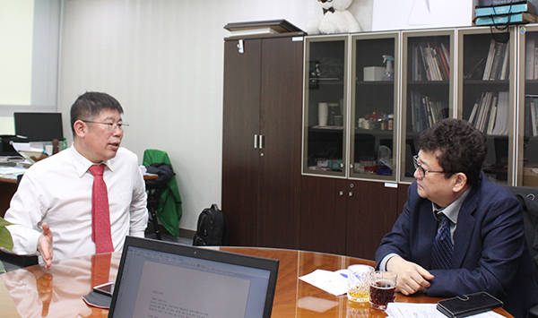 국민의당 김경진 의원이 지난 26일 국회 의원회관에서 '폴리뉴스'와 인터뷰를 가졌다.<사진 이은재 기자></div> 