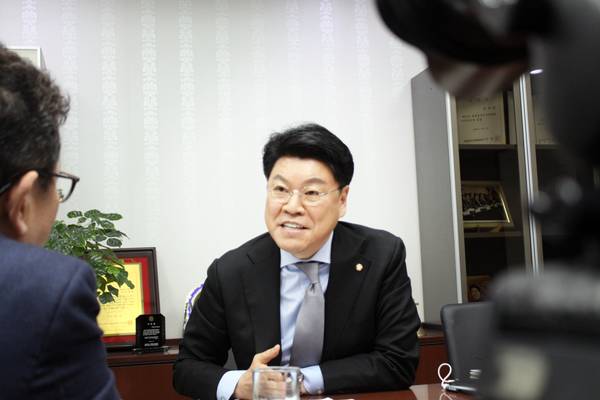 장제원 자유한국당 원내수석대변인이 지난 22일 폴리뉴스와의 인터뷰에 응하고 있다. <사진=연합뉴스> 