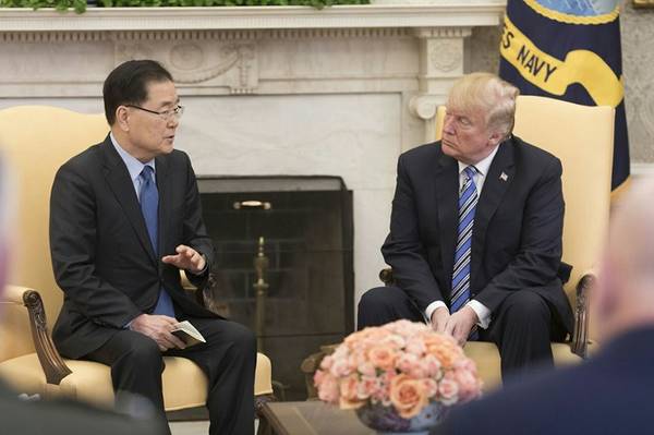 도널드 트럼프 미국 대통령은 지난 8일(미국 현지시간) 정의용 청와대 국가안보실장의 방북결과 브리핑을 받는 자리에서 5월 중에 북한 김정은 국무위원장과의 정상회담을 가지겠다는 입장을 밝혔다.[사진=청와대] 