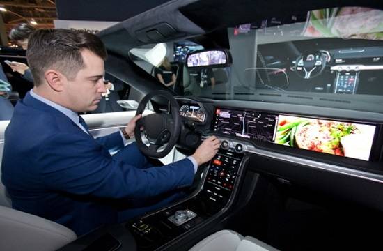올해 초 열린 전 세계 최대 가전 전시회 ‘CES 2018’에서 삼성전자와 하만이 선보인 차량용 인포테인먼트 시스템 ‘디지털 콕핏’.<사진=삼성전자 제공> 