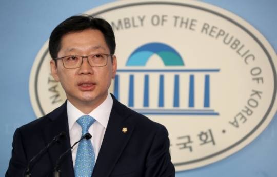 댓글의혹 사건에 연루설이 실명 보도된 김경수 의원이 '전면부인하며 강력히 법적대으하겠다'고 밝혔다.(사진/연합)  