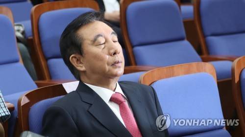 김성태 자유한국당 대표 권한대행이 생각에 잠겨있다. <사진=연합뉴스>