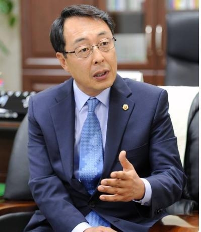 서울시의회 의장으로 출마의사를 밝힌 최웅식 후보(더불어민주당)