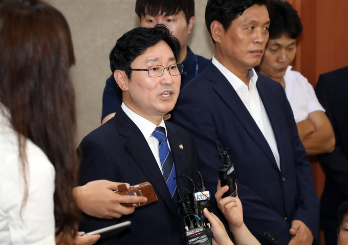 지난 4일 박범계 의원은 전당대회까지 부엉이 모임의 활동이 중단돼야 한다고 주장했다. (사진=연합뉴스)