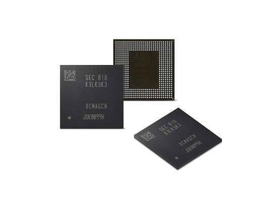 삼성전자 8GB LPDDR5 D램 패키지. <사진=삼성전자 제공>