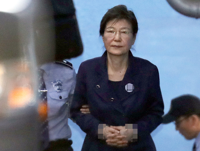 박근혜 전 대통령의 2심 판결에 대해 한국당을 제외한 정치권이 일제히 '법원의 판단을 존중한다'고 밝혔다.