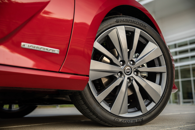 한국타이어가 ‘2019 닛산 알티마’에 초고성능 타이어 ‘키너지 GT’를 신차용 타이어(OET)로 공급한다.<사진=한국타이어 제공>