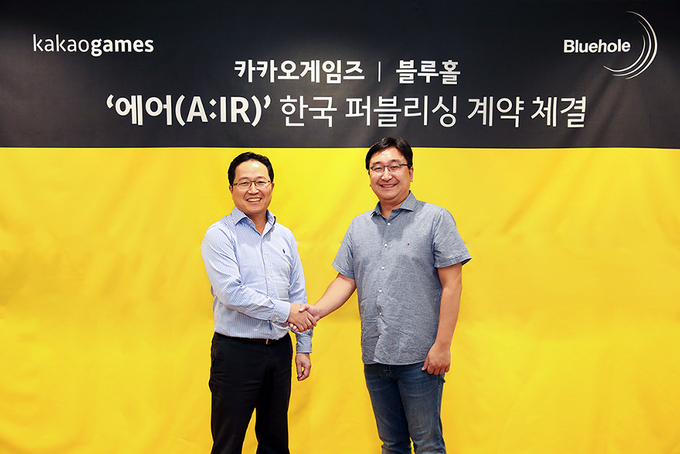 카카오게임즈는 12일 블루홀이 개발 중인 블록버스터 MMORPG ‘에어(A:IR – Ascent: Infinite Realm)’의 한국 퍼블리싱 계약을 체결했다.  <사진=카카오게임즈 제공>