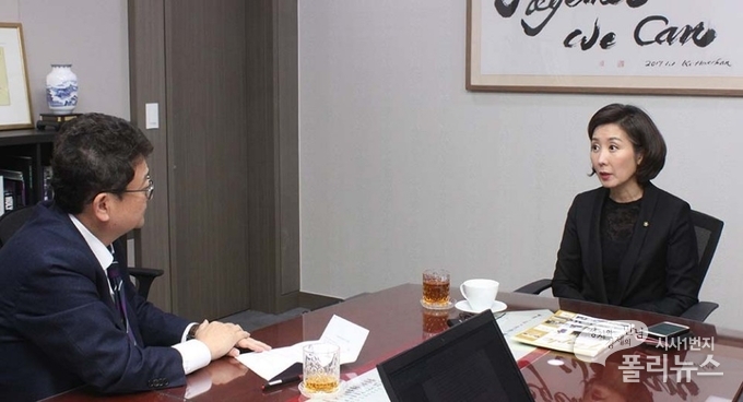 자유한국당 나경원 의원이 지난 23일 국회 의원회관에서 '폴리뉴스'와 인터뷰를 가졌다. <사진 이은재 기자>