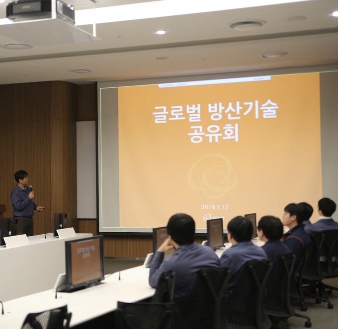 ㈜한화는 17일 대전 유성구에 있는 종합연구소에서 선진 방산 기술을 공유하는 '글로벌 방산기술 공유회'를 진행했다.<사진=한화>
