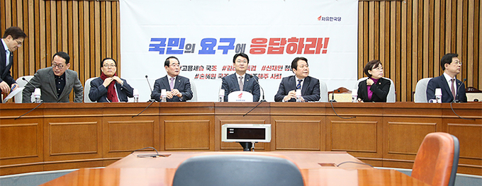 12일 오전 국회에서 자유한국당 원내대책회의가 열렸다. <사진=한국당>