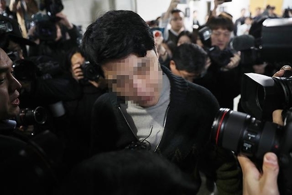 지난달 19일 이문호 버닝썬 공동대표가 구속 전 피의자 심문을 받기 위해 서울중앙지법에 출석했다. <사진=연합뉴스>