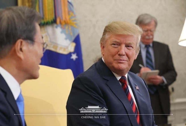 문재인 대통령과 도널드 트럼프 미국 대통령이 지난 11일(현지시간) 워싱턴DC 백악관에서 한미정상회담을 가졌다.[사진=청와대]