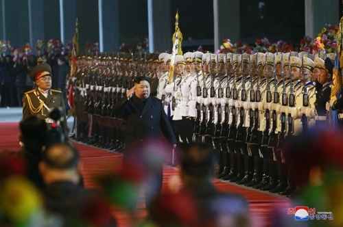 김정은 북한 국무위원장은 지난 24일 새벽 북러 정상회담을 위해 러시아로 출발하기에 앞서 환송식을 가진 모습.[사진=연합뉴스]