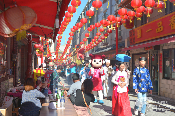 매년 10월 '차이나타운 특구 축제'가 벌어진다.
