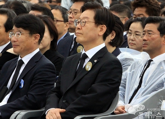이재명 경기도지사가 지난 5월 18일 광주 국립 5.18 민주묘지에서 열린 제39주년 5.18 민주화운동 기념식에 참석한 모습[사진=폴리뉴스DB]