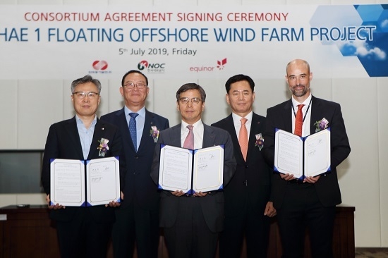 한국석유공사는 지난 5일 ‘동해1 해상풍력발전사업 컨소시엄’ 서명식을 가졌다. <사진=한국석유공사 제공>