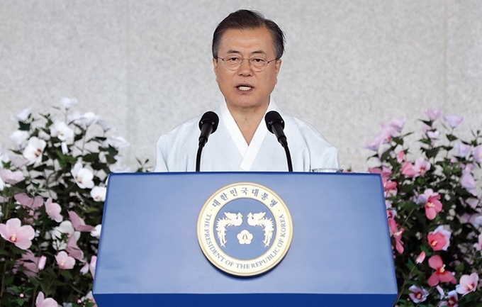 문재인 대통령은 15일 천안 독립기념관에서 개최된 8.15 광복절 경축식에서 경축사를 하고 있다.[사진=청와대]