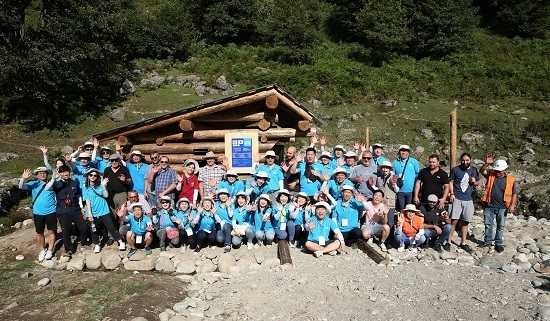 한국수자원공사는 조지아 넨스크라 수력발전사업 지역주민들의 물 이용 환경 개선 및 의료 지원을 위해 현지에서 사회공헌활동을 진행한다. <사진=한국수자원공사 제공>