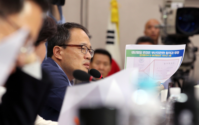 박주민 더불어민주당 의원이 6일 조국 법무부 장관 후보자의 인사청문회에서 질의하고 있다 <사진=연합뉴스>
