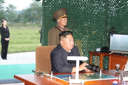 북한이 지난 10일 김정은 국무위원장 지도 하에 초대형 방사포 시험사격을 다시 했다고 조선중앙통신이 지난 11일 보도했다.[사진=조선중앙통신, 연합뉴스]
